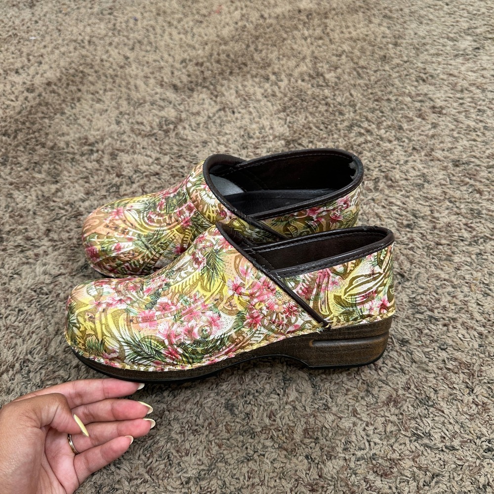 Dansko Professional XP Clogs Floral Tooled Leather Slip Resistant 40/9.5 READ - Picture 2 of 9